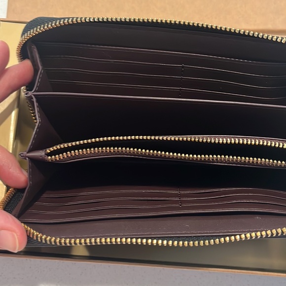 Coach long zip around wallet NIB - Picture 6 of 9